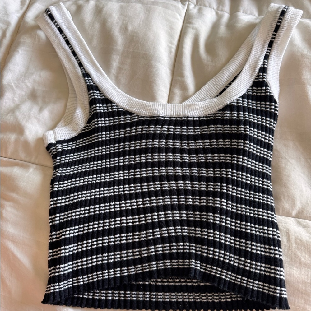 La Hearts Black and White Ribbed Crop Tank Top